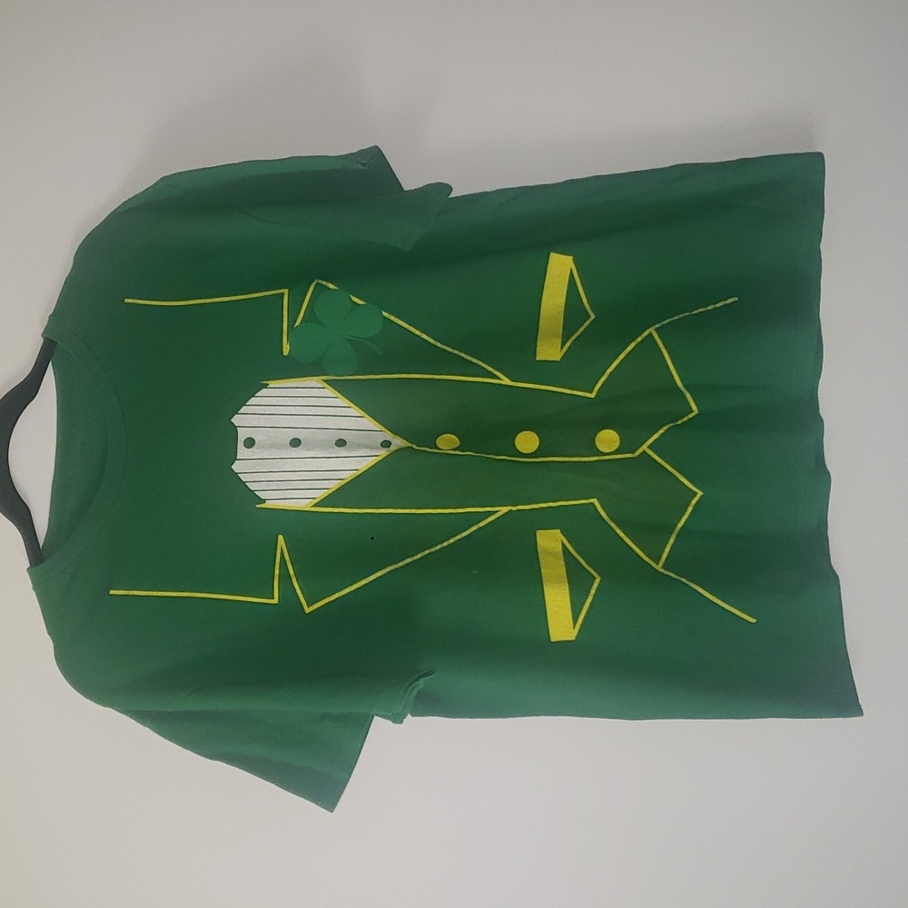 St Patricks Day Fun Men Green T Shirt Size Large shortsleeves green white yellow